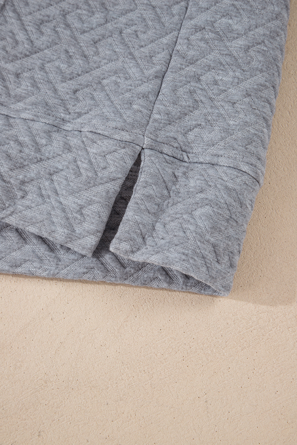 Chic Half-Zip Sweatshirt with Textured Fabric and Collared Neckline