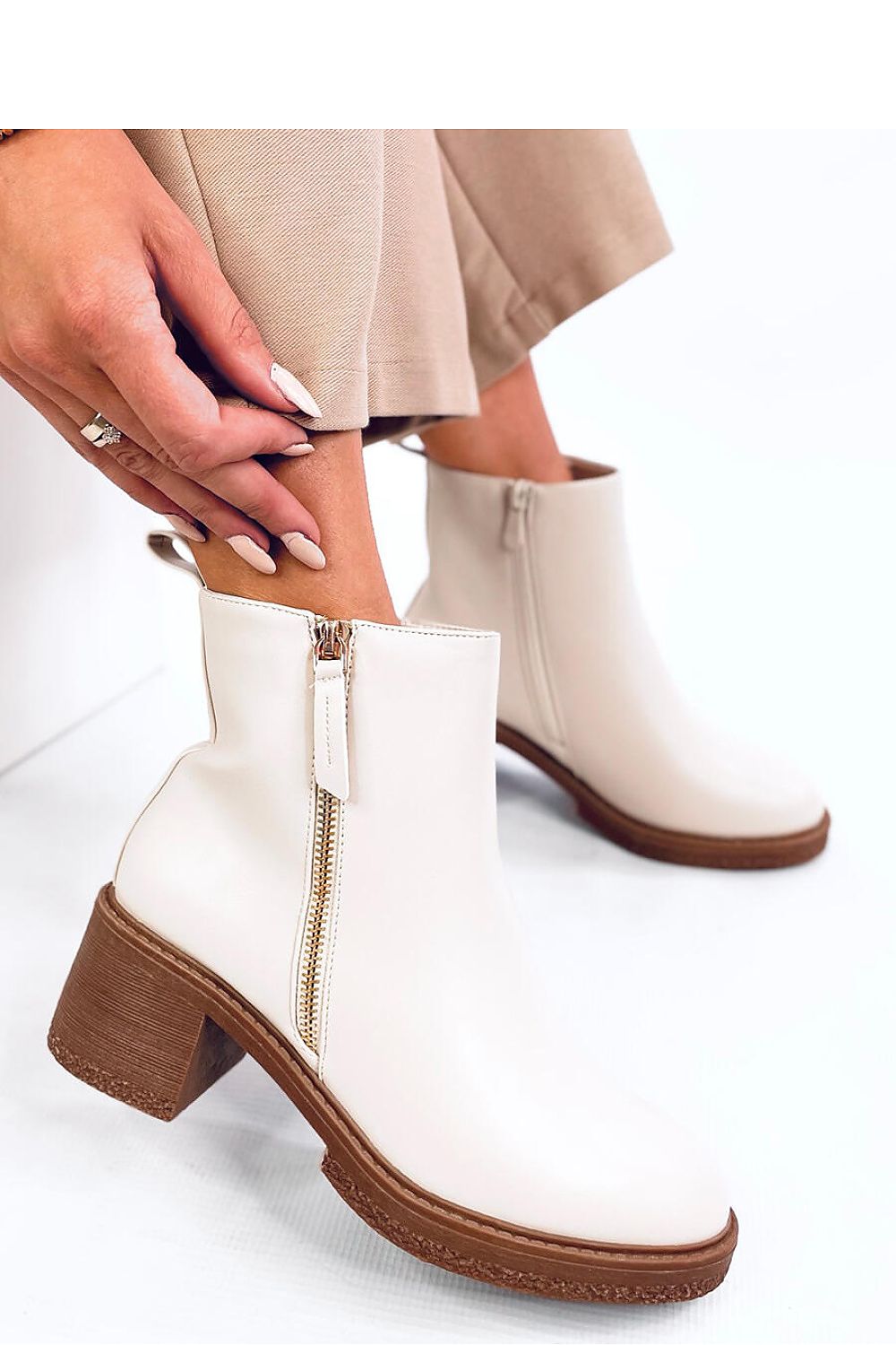 Trendy leather Boots