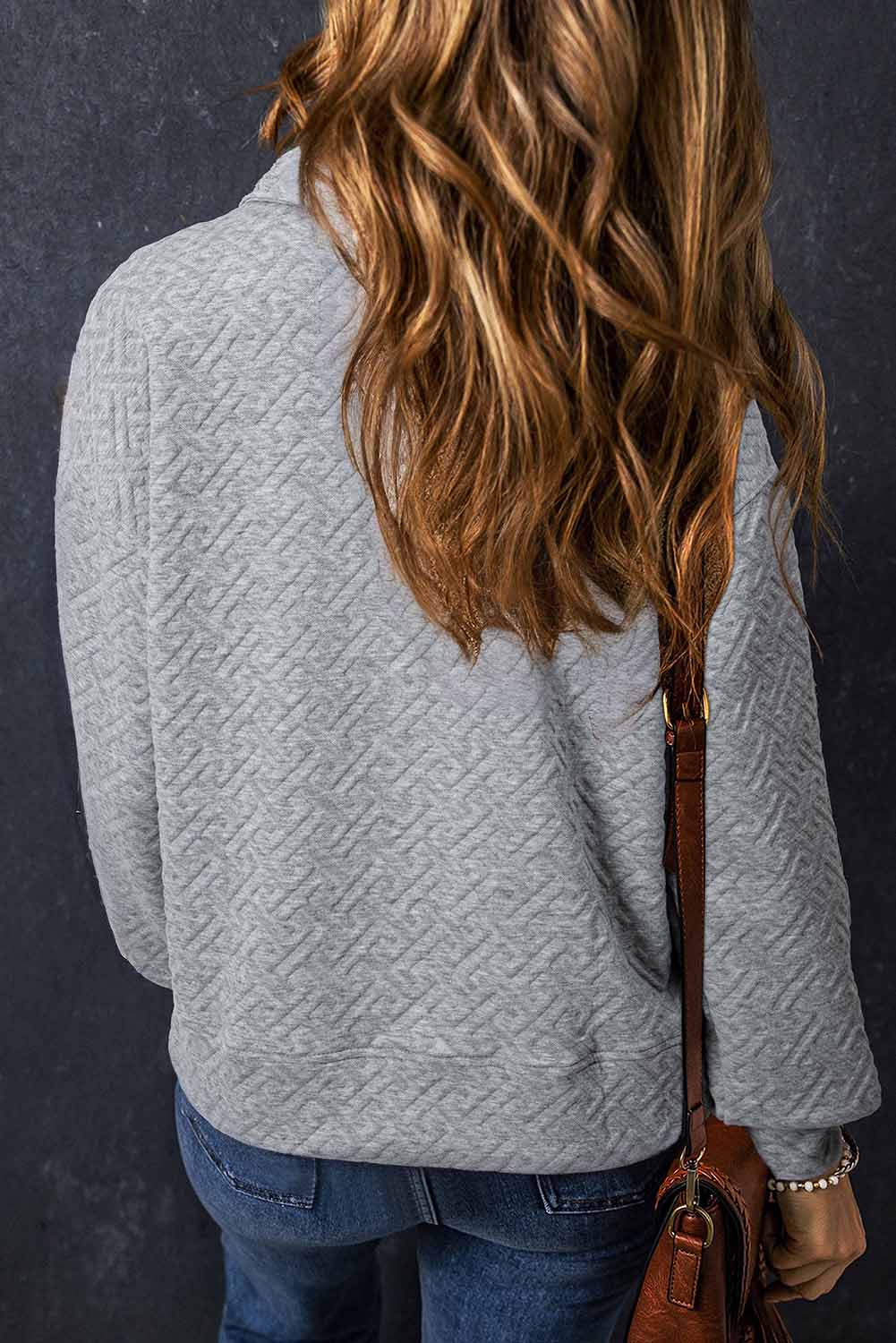 Chic Half-Zip Sweatshirt with Textured Fabric and Collared Neckline