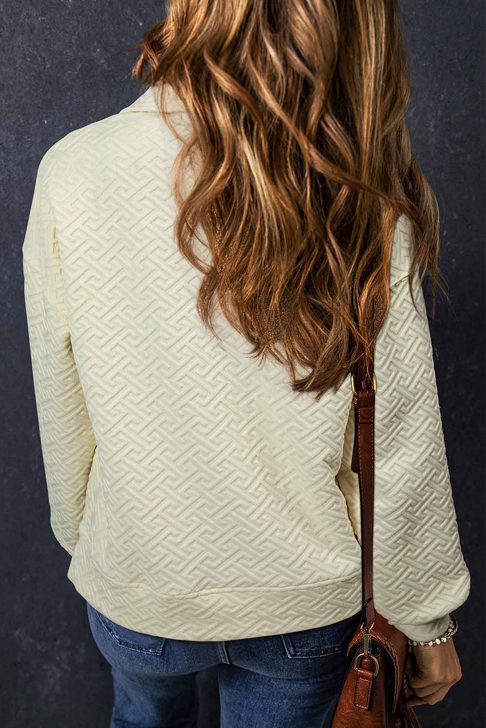 Chic Half-Zip Sweatshirt with Textured Fabric and Collared Neckline