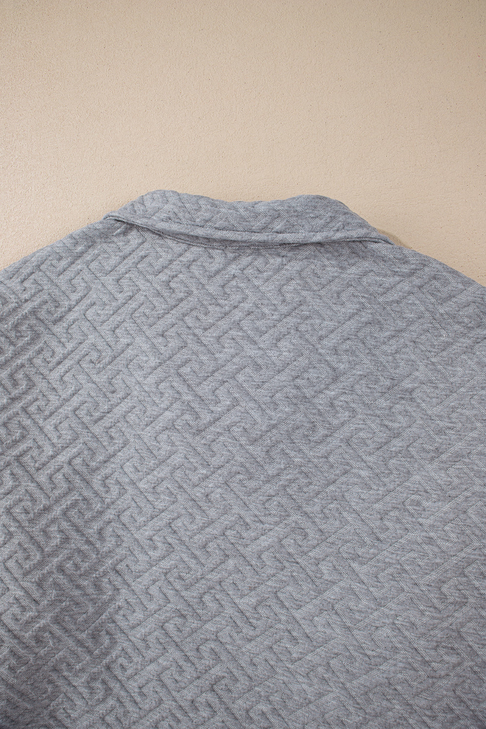 Chic Half-Zip Sweatshirt with Textured Fabric and Collared Neckline