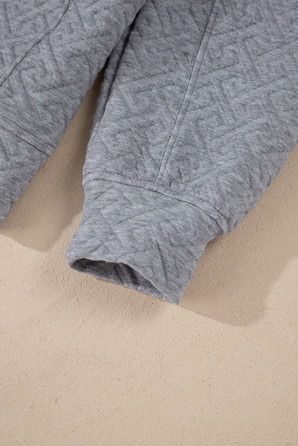 Chic Half-Zip Sweatshirt with Textured Fabric and Collared Neckline